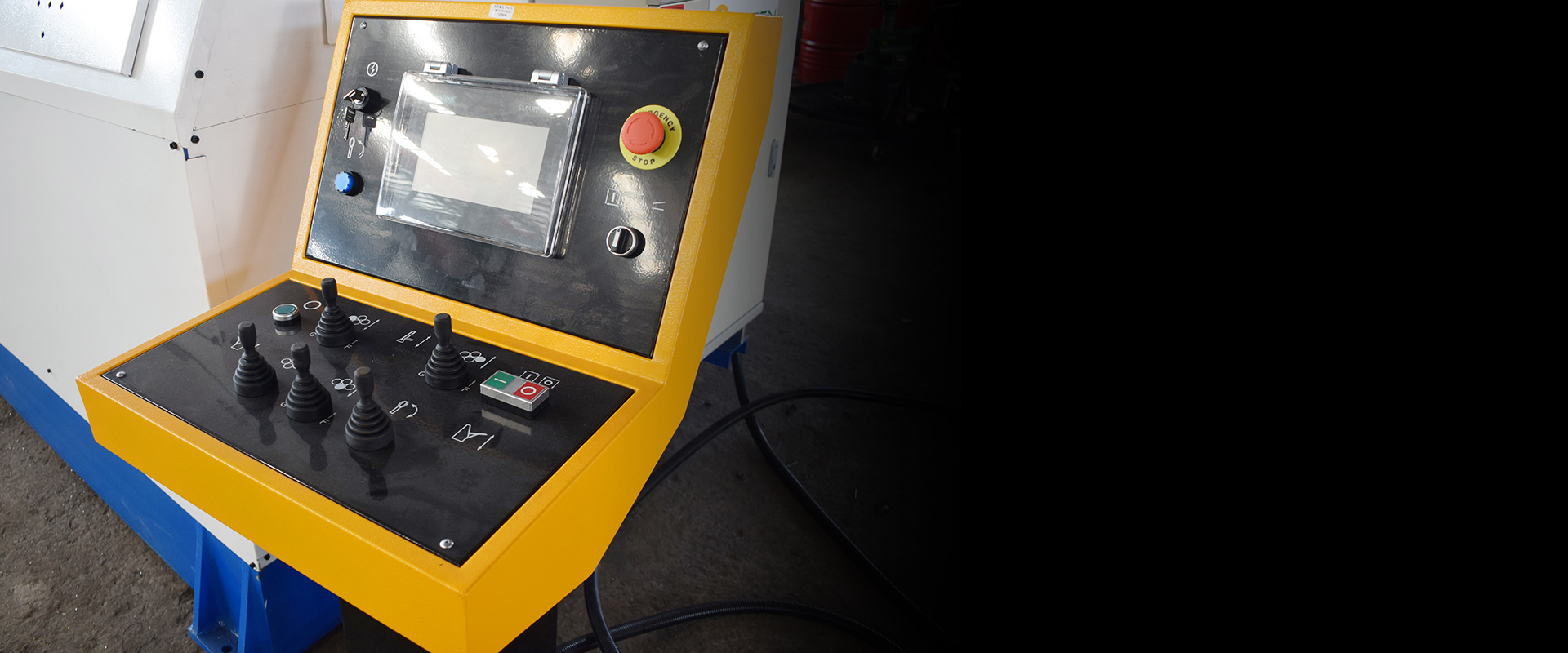 Control System of 4-Roller Hydraulic Plate Rolling Machines