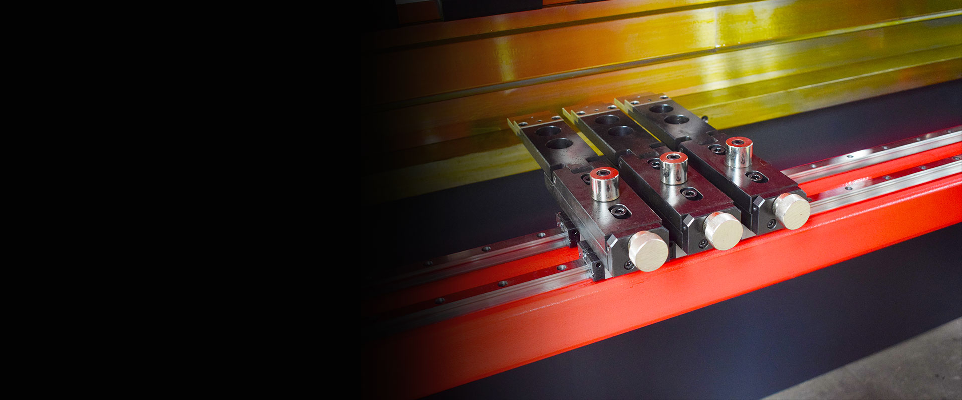Back Gauge Fingers in Torsion- Shaft Synchronized Press Brake